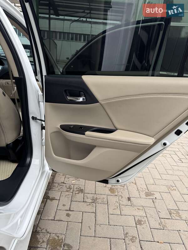 Седан Honda Accord 2015 в Хмельницком