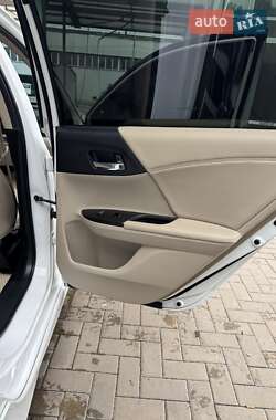 Седан Honda Accord 2015 в 