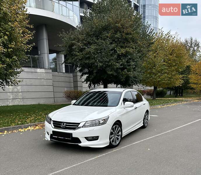 Седан Honda Accord 2013 в 