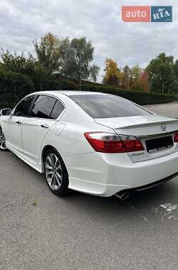 Седан Honda Accord 2013 в 