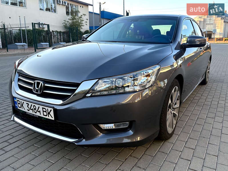 Седан Honda Accord 2013 в 