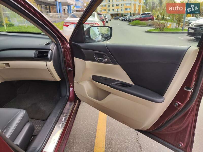 Седан Honda Accord 2014 в Киеве