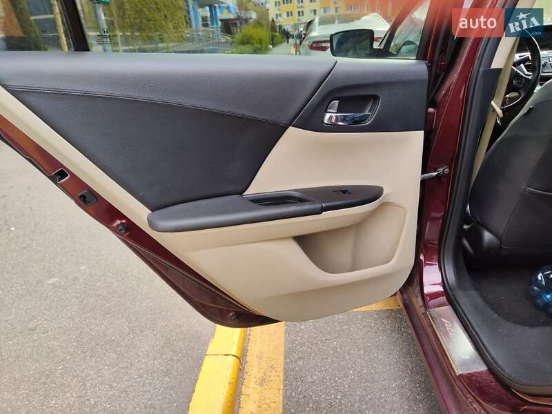 Седан Honda Accord 2014 в Киеве