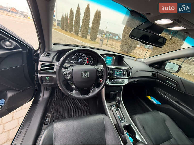 Седан Honda Accord 2015 в Львові
