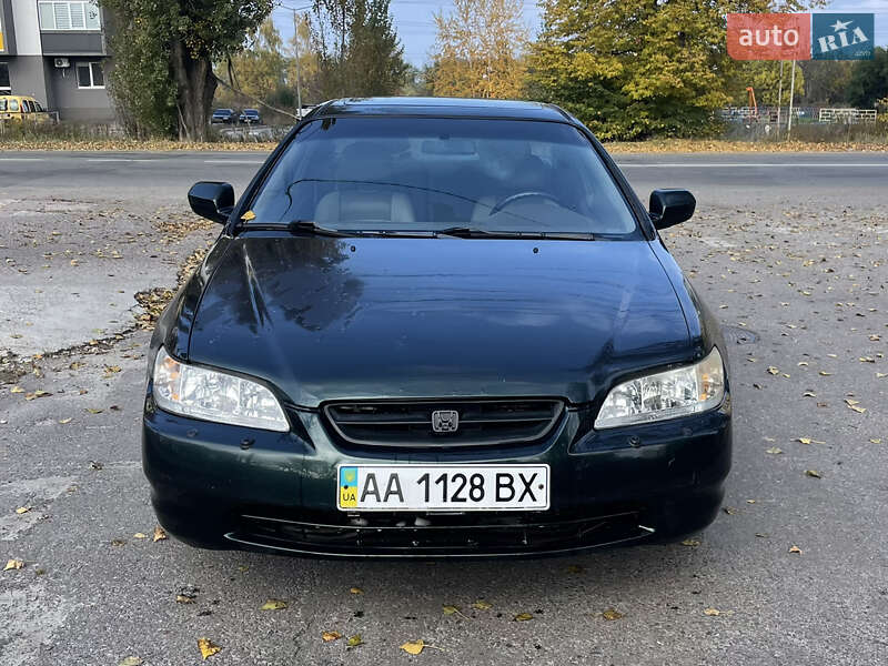 Купе Honda Accord 1998 в  фото Купе Honda Accord 1998 в