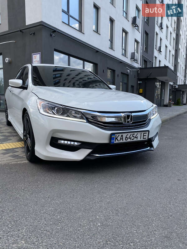 Седан Honda Accord 2016 в Киеве