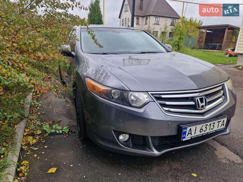 Седан Honda Accord 2010 в Глевасі
