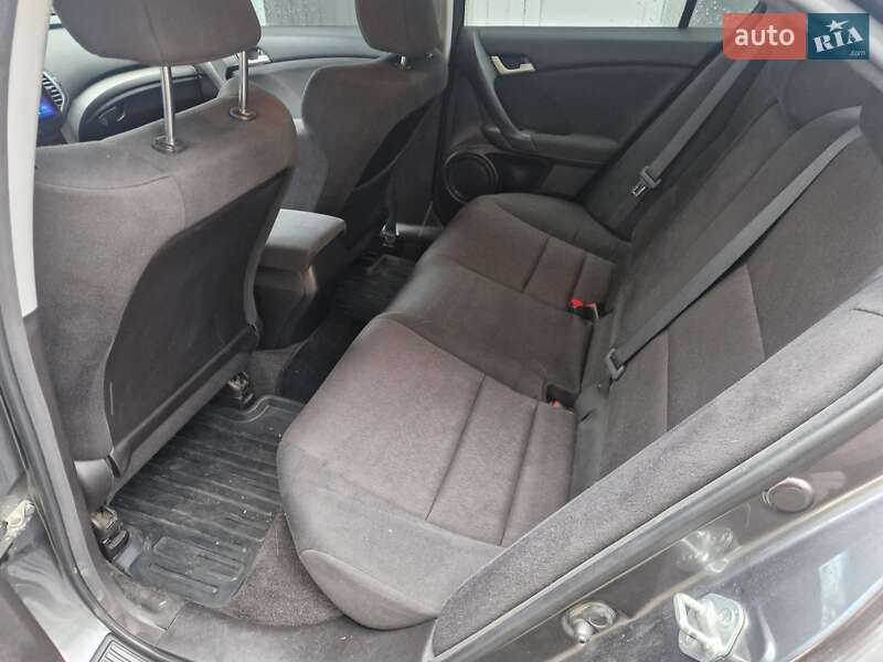 Седан Honda Accord 2010 в Глевасі