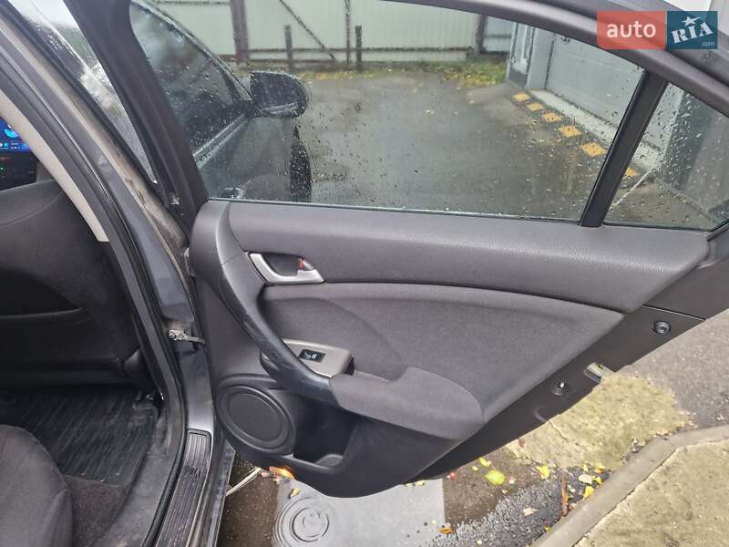 Седан Honda Accord 2010 в Глевасі