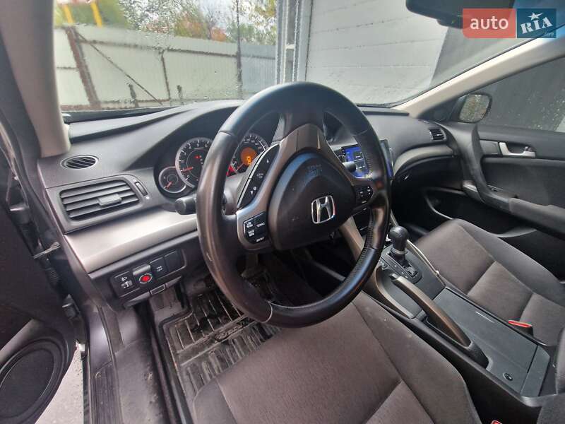 Седан Honda Accord 2010 в Глевасі