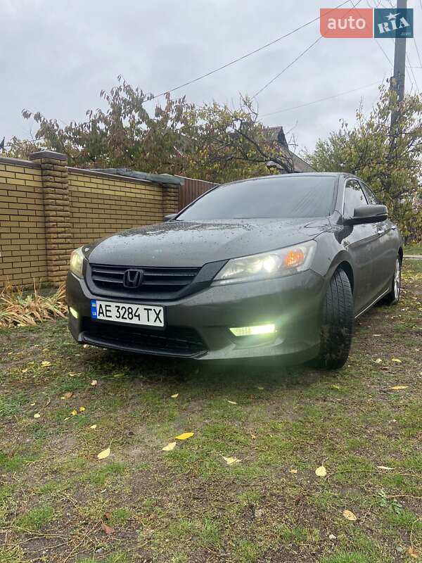 Седан Honda Accord 2014 в Новомосковске