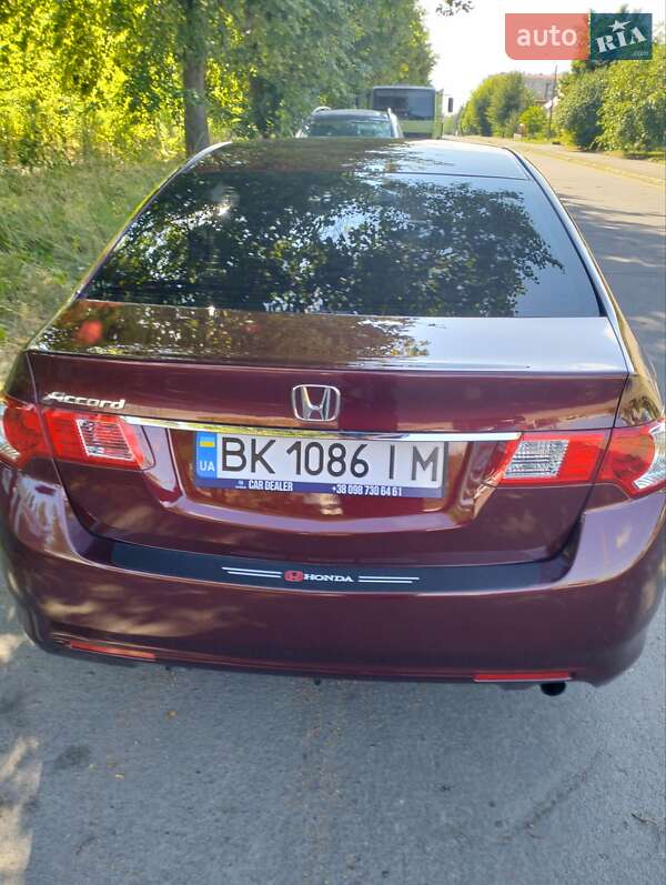 Седан Honda Accord 2010 в Ровно