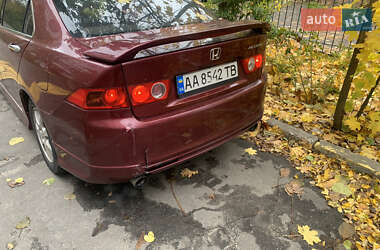 Седан Honda Accord 2004 в  фото 3 Седан Honda Accord 2004 в