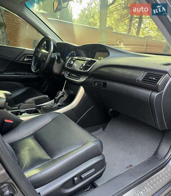 Седан Honda Accord 2015 в Дніпрі