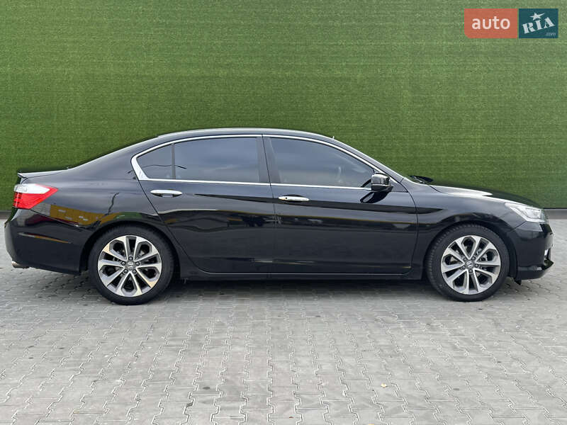 Седан Honda Accord 2013 в Києві