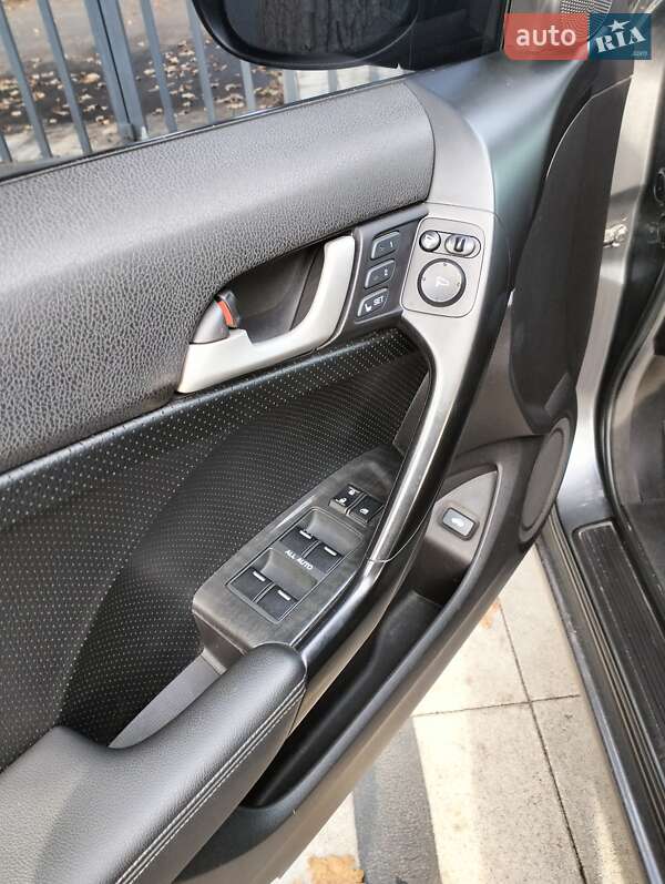 Седан Honda Accord 2010 в Киеве