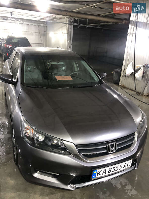 Седан Honda Accord 2012 в Киеве