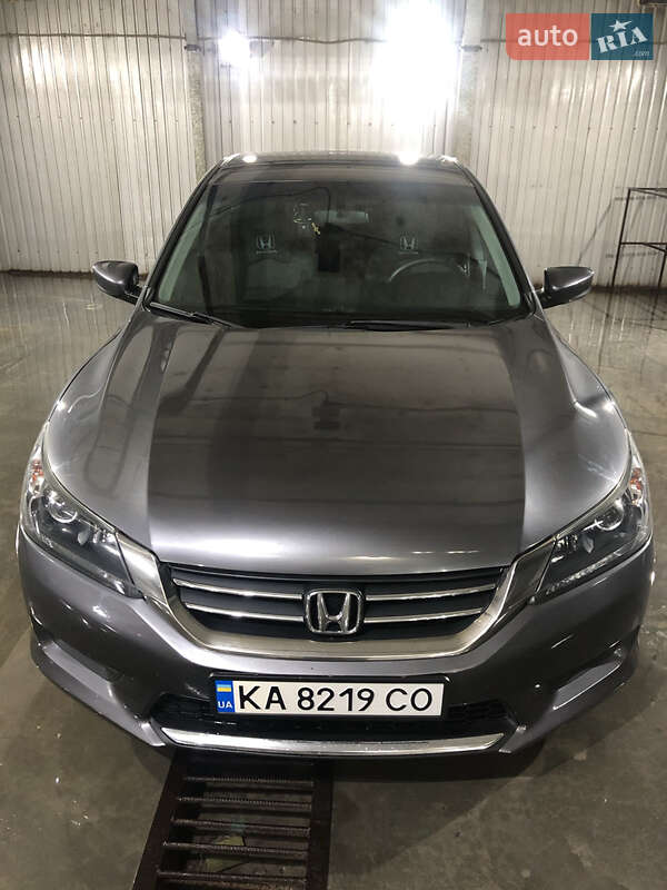 Седан Honda Accord 2012 в Киеве
