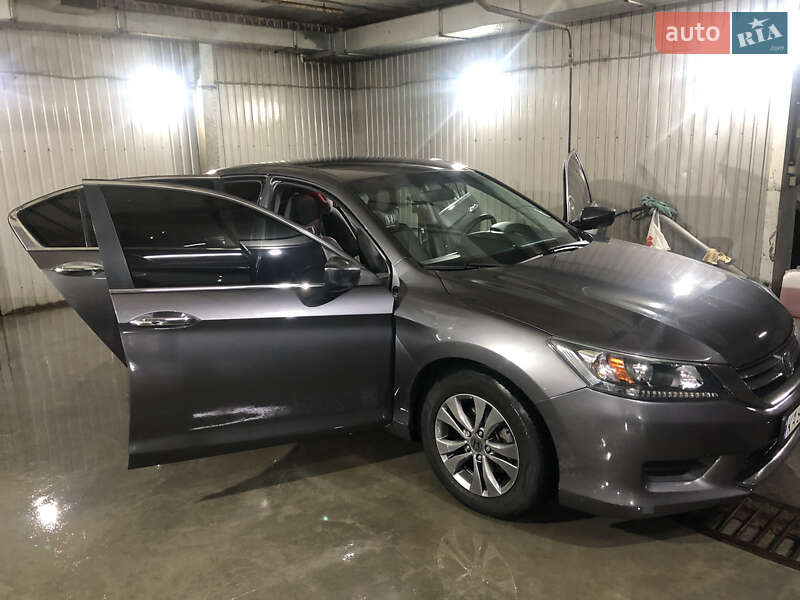 Седан Honda Accord 2012 в Киеве