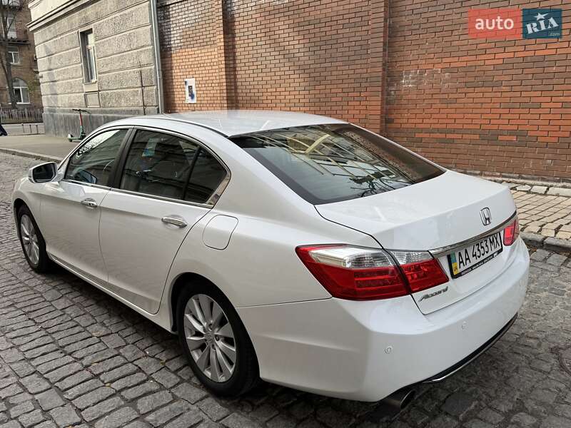Седан Honda Accord 2013 в Києві