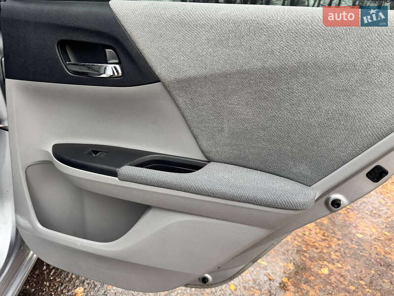 Седан Honda Accord 2013 в Охтирці