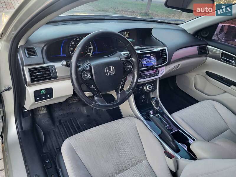 Седан Honda Accord 2013 в Запорожье