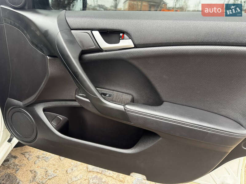 Седан Honda Accord 2012 в Ахтырке