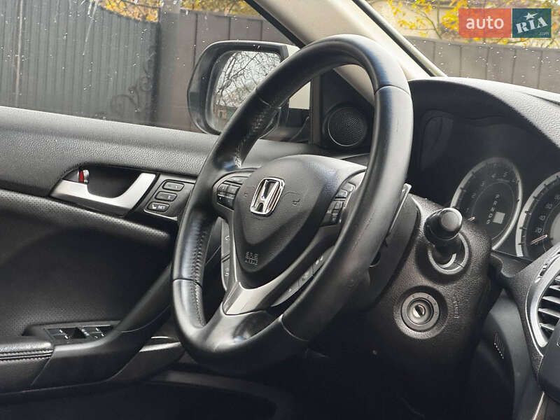 Седан Honda Accord 2012 в Ахтырке