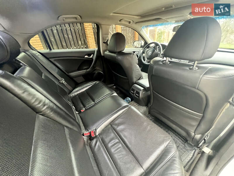 Седан Honda Accord 2010 в Львові