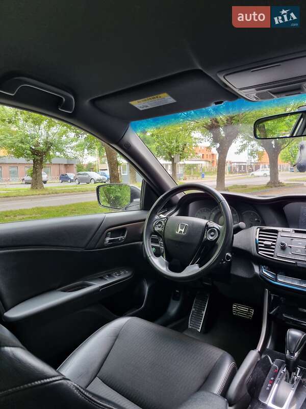 Седан Honda Accord 2015 в Ужгороді