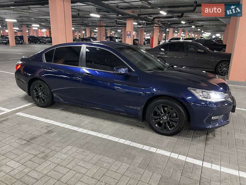 Седан Honda Accord 2013 в Киеве