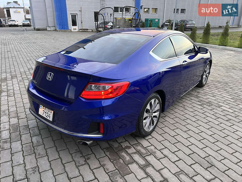 Купе Honda Accord 2012 в Малине