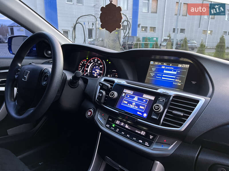 Купе Honda Accord 2012 в Малине