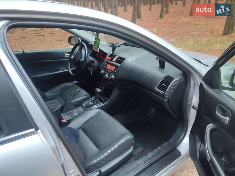 Седан Honda Accord 2004 в Вараше