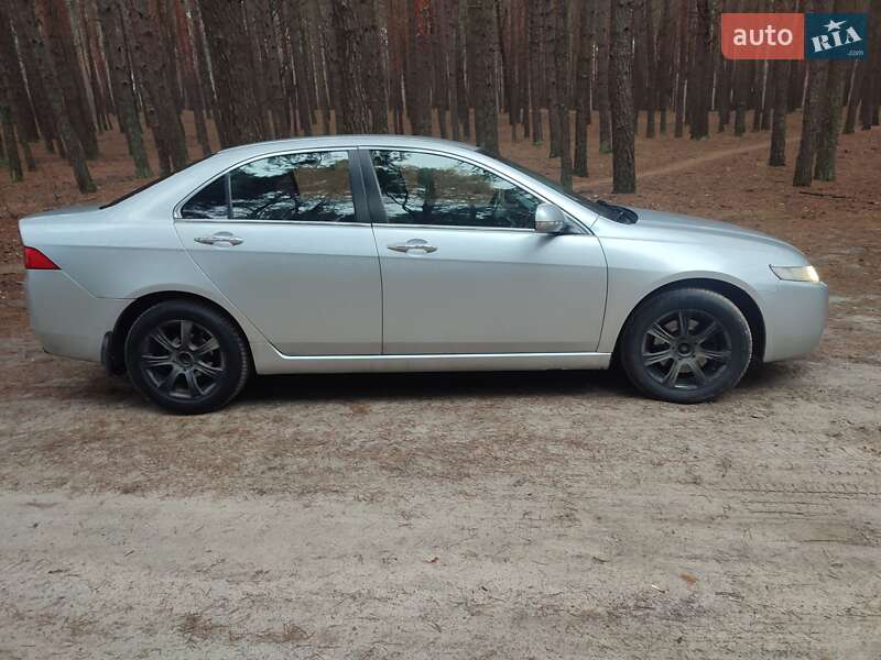 Седан Honda Accord 2004 в Вараше