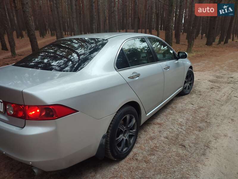 Седан Honda Accord 2004 в Вараше