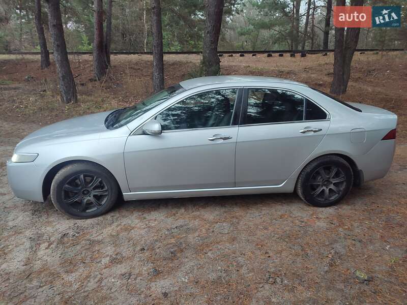 Седан Honda Accord 2004 в Вараше