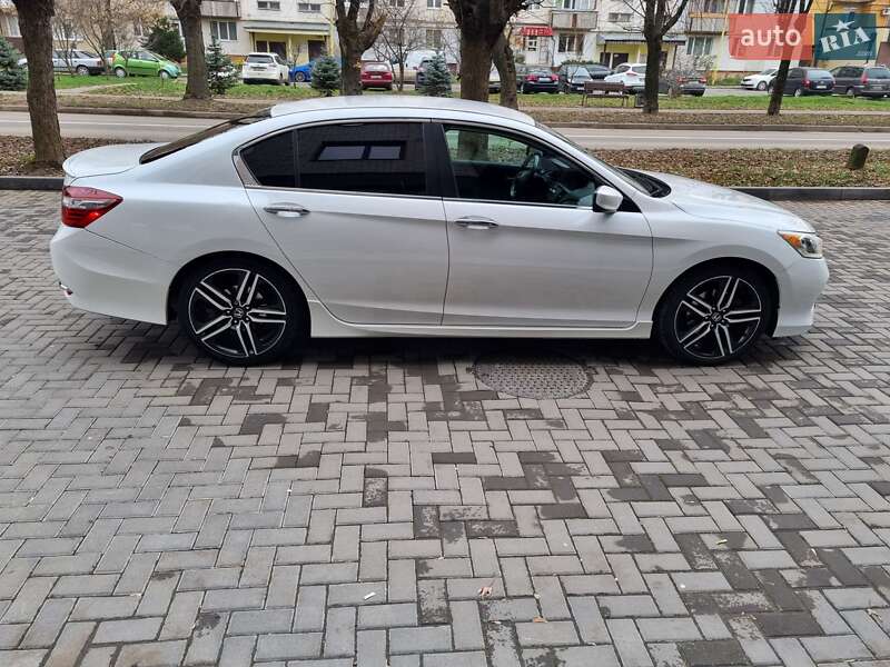 Седан Honda Accord 2015 в Ужгороді