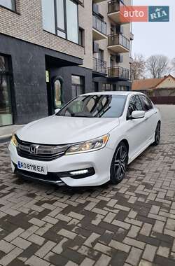 Седан Honda Accord 2015 в Ужгороді