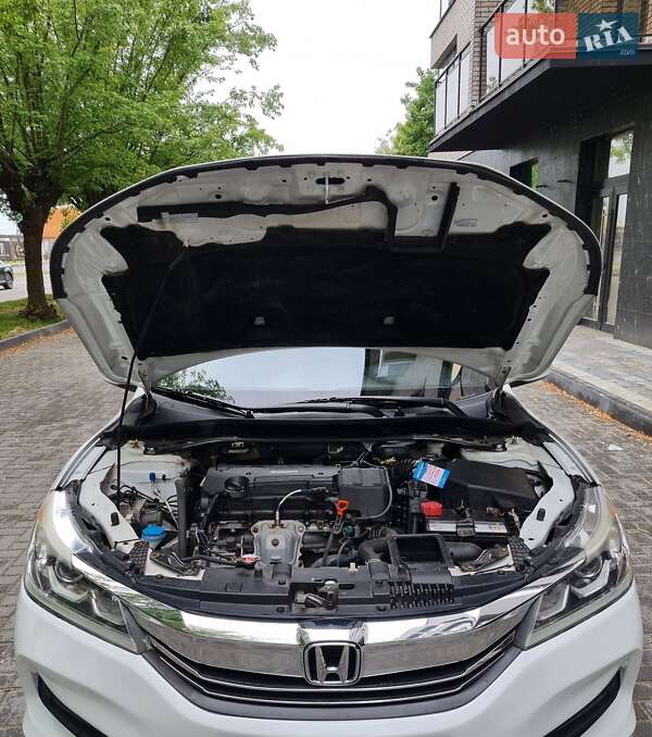 Седан Honda Accord 2015 в Ужгороді