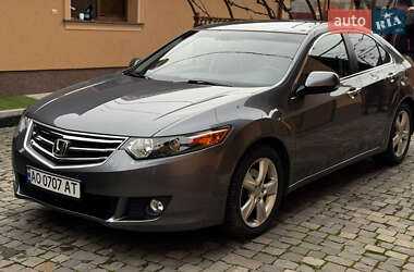 Седан Honda Accord 2010 в Сваляві
