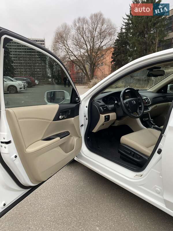 Седан Honda Accord 2015 в Киеве фото 12 Седан Honda Accord 2015 в Киеве