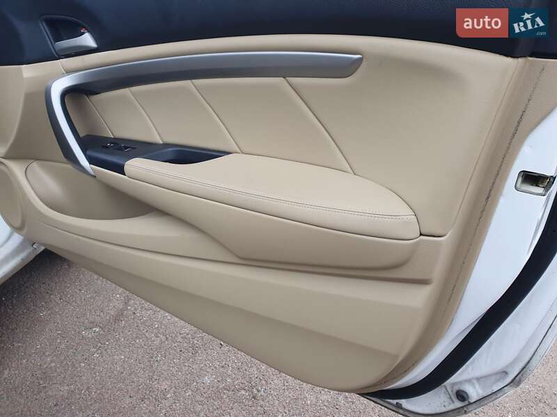 Купе Honda Accord 2011 в Киеве