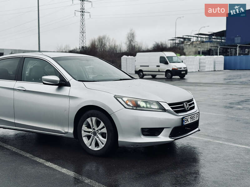 Седан Honda Accord 2014 в Ровно