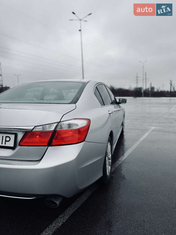 Седан Honda Accord 2014 в Ровно