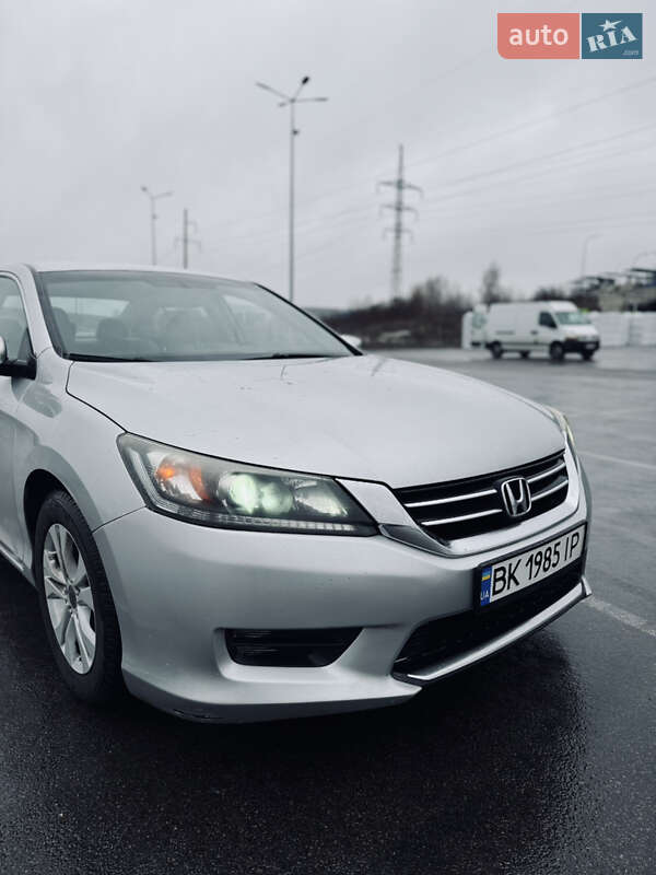 Седан Honda Accord 2014 в Ровно