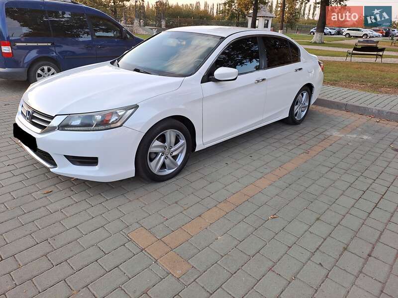 Седан Honda Accord 2013 в Ужгороде