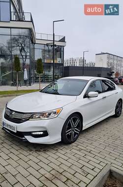 Седан Honda Accord 2015 в Ужгороде