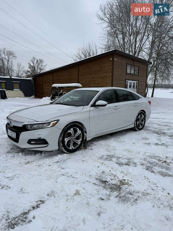 Седан Honda Accord 2018 в Киеве