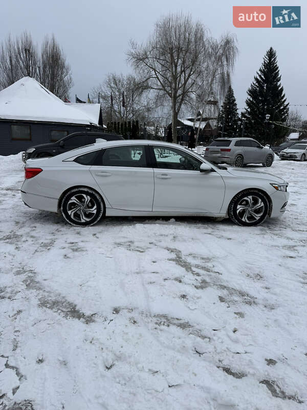 Седан Honda Accord 2018 в Киеве